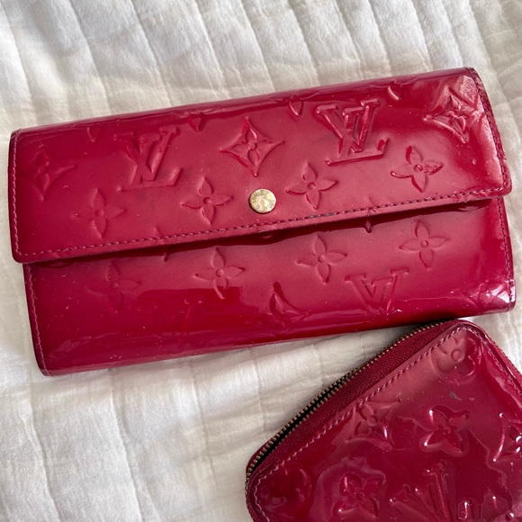 Louis Vuitton Vernis Sarah Red Wallet